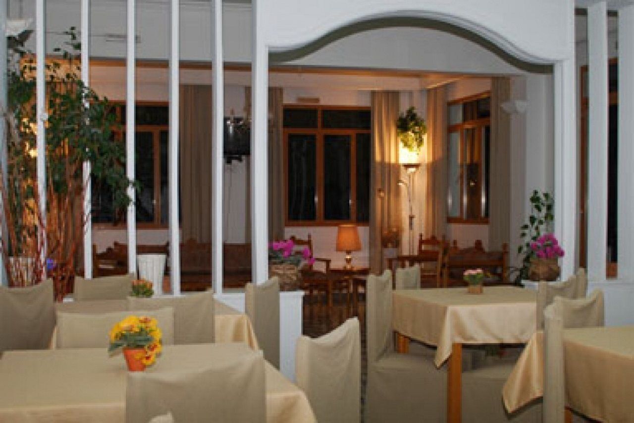 Serifos Beach Hotel Livadi  ภายนอก รูปภาพ
